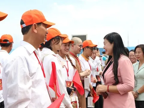 Thường trực Ủy ban MTTQ Việt Nam thành phố Hà Nội thăm, động viên khối tham gia diễu binh, diễu hành A80