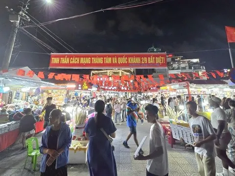 Dẹp loạn hàng rong ở chợ đêm lớn nhất Đà Nẵng