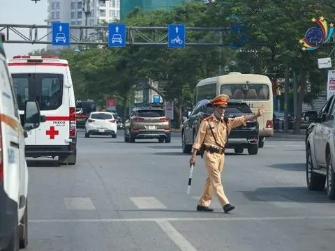 Cảnh sát giao thông Hà Nội hỗ trợ vận chuyển an toàn trái tim hiến tặng cho bệnh nhi 11 tuổi ở TP Hồ Chí Minh