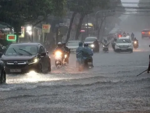 Bão số 5 còn cách Nghệ An khoảng 600km, có thể gây mưa lớn trên 700 mm