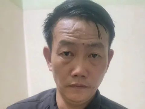 Quảng Ngãi: Biên phòng, Công an ập vào nhà nghỉ, bắt đối tượng vận chuyển 1kg ma túy