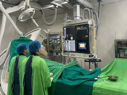 Người đàn ông 45 tuổi bất ngờ ngã quỵ, ngất bên vệ đường sau khi chơi thể thao