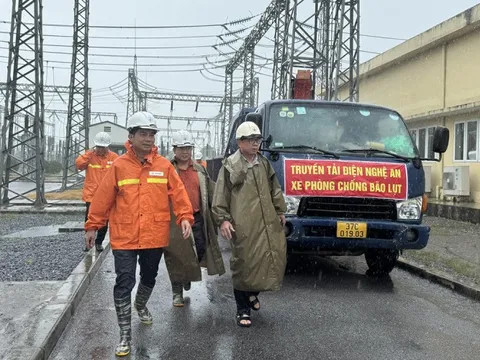 EVNNPT lập hai đoàn công tác chỉ huy, ứng trực bão số 5 tại vùng tâm bão