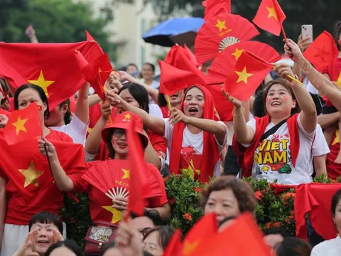 Người dân phấn khởi, háo hức chờ đợi buổi tổng hợp luyện lần 2 A80