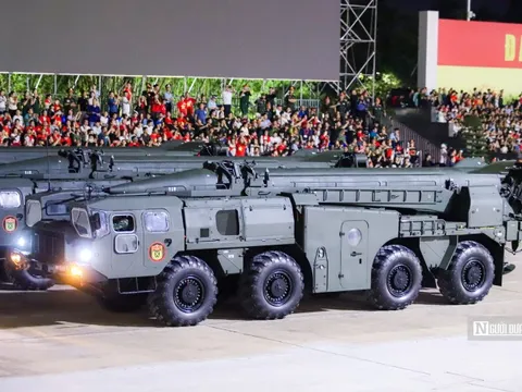 Dàn khí tài, xe tăng hiện đại tham gia tổng hợp luyện diễu binh A80