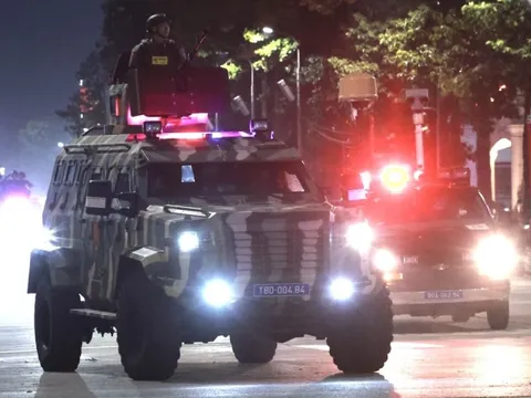 Dàn xe pháo rầm rập về điểm tập kết sau tổng hợp luyện diễu binh, diễu hành lần thứ 2