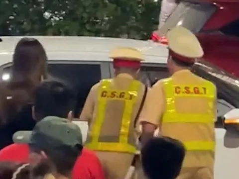 Cảnh sát giao thông mở đường, giúp trẻ sơ sinh vài ngày tuổi cấp cứu