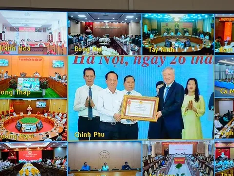 Về đích sớm xóa nhà tạm, Cà Mau nhận Huân chương Lao động hạng Ba