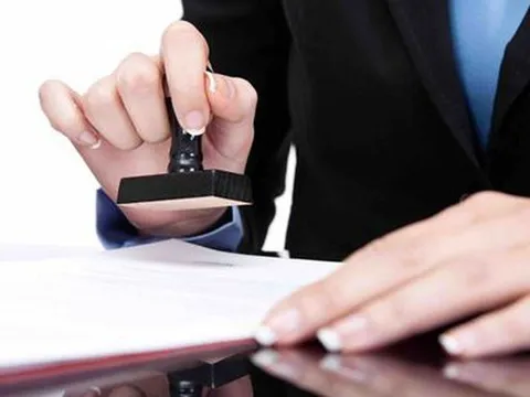 Trên 18 tuổi có được nhận làm con nuôi?