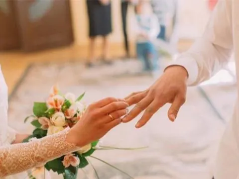 Hệ luỵ khi giới trẻ lười yêu, ngại cưới, sinh con muộn