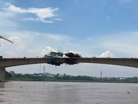 Cầu Phong Châu mới chuẩn bị hợp long sau gần 300 ngày thi công thần tốc
