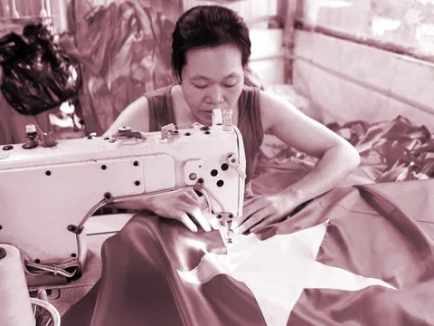 Tinh thần yêu nước trên từng góc phố