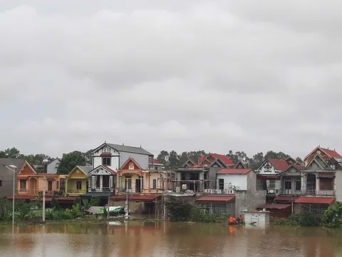 Lý do Cảnh sát giao thông Thanh Hóa từ chối hỗ trợ người dân về nhà trong lúc lũ chảy xiết