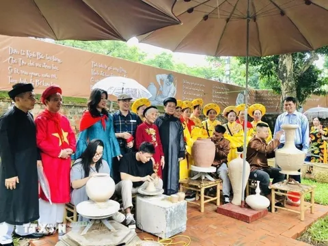 Trưng bày chuyên đề “Tình đất và gốm”- Góc nhìn trọn vẹn về truyền thống gốm sứ Việt Nam