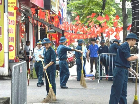 Tuổi trẻ Sư đoàn Phòng không 361 và đoàn viên Yên Hoà làm đẹp phố phường đón Quốc khánh