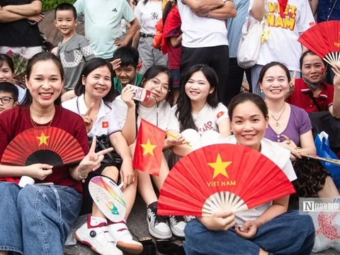Tặng 100.000 đồng/người cho toàn dân ăn Tết Độc lập