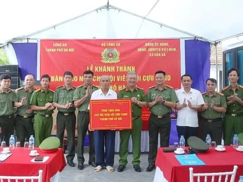 Công an Hà Nội bàn giao nhà cho hội viên Hội Cựu Công an nhân dân