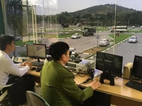 Vì sao hàng ngàn người đã đỗ kỳ thi sát hạch lái xe vẫn chưa được cấp bằng lái?