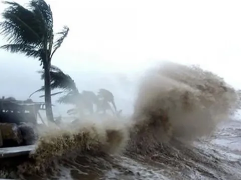 Áp thấp nhiệt đới mạnh thành bão số 6, cách Hà Tĩnh đến Quảng Trị 210km, đất liền mưa rất to