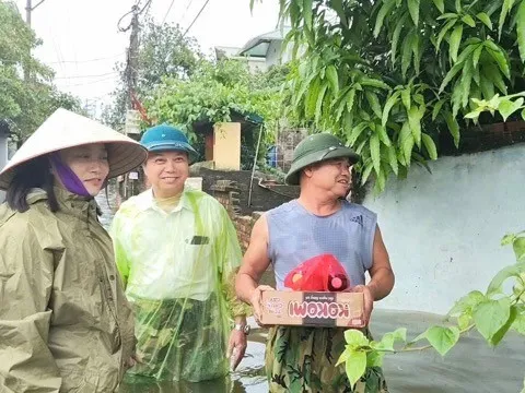 Xã Đoài Phương: Thăm hỏi, tặng qua các hộ dân bị ngập lụt