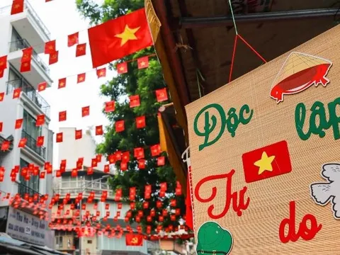 Phường Long Biên: Triển khai tặng quà cho người dân nhân dịp kỷ niệm 2/9