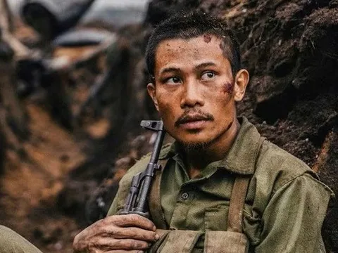 Mưa đỏ vượt 300 tỷ đồng, gây ấn tượng bất ngờ