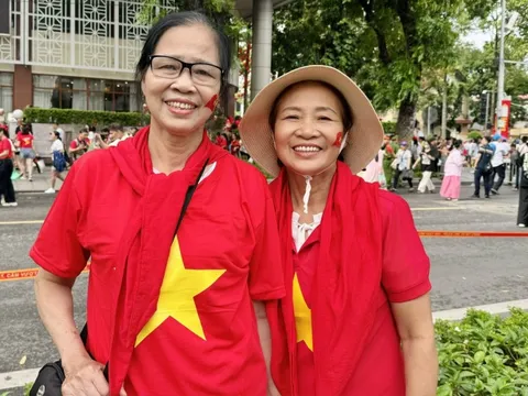 Người dân rưng rưng xúc động khi xem Lễ Tổng duyệt diễu binh, diễu hành kỷ niệm 80 năm Quốc khánh 2/9