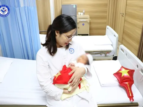 Bé gái chào đời từ phôi thai trữ đông hơn 10 năm tại BV Phụ sản Trung ương