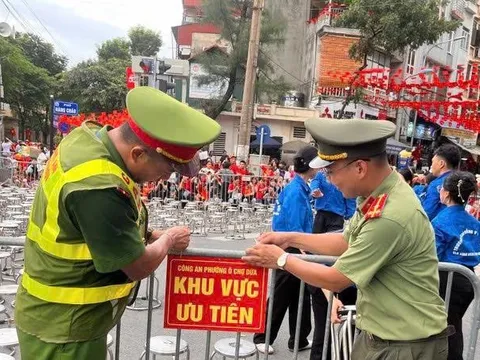 Không để xảy ra tình trạng giữ chỗ, chiếm chỗ khi xem diễu binh, diễu hành
