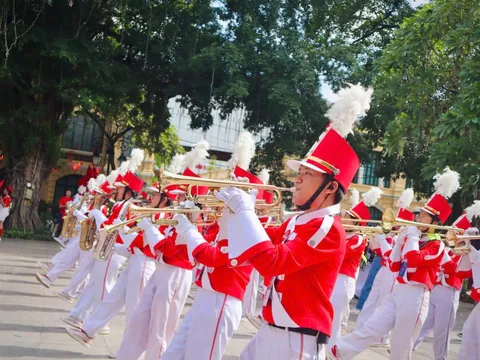 Đoàn nhạc kèn học sinh Trường THCS Võ Thành Trang biểu diễn tại Hà Nội nhân dịp Quốc khánh 2/9