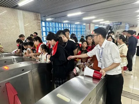 Bố trí 3 điểm trông giữ xe máy miễn phí tại khu vực ga Cát Linh dịp Đại lễ