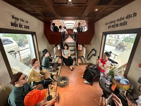 Đoàn tàu du lịch văn hoá “Hà Nội 5 Cửa Ô - The Hanoi Train” chính thức đưa vào vận hành