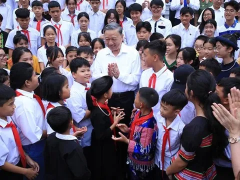 Bộ Chính trị ban hành Nghị quyết về đột phá phát triển giáo dục và đào tạo