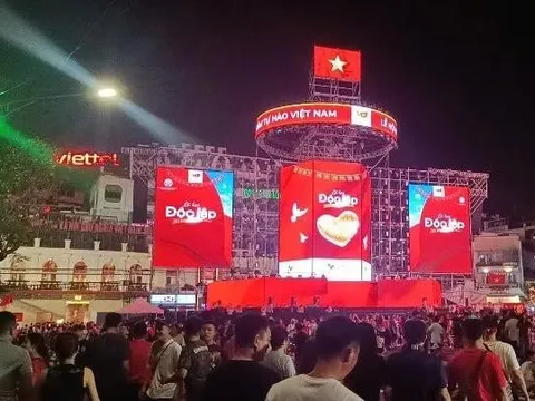 Hà Nội: Người dân háo hức đón chờ đại lễ tại Quảng trường Đông Kinh Nghĩa Thục