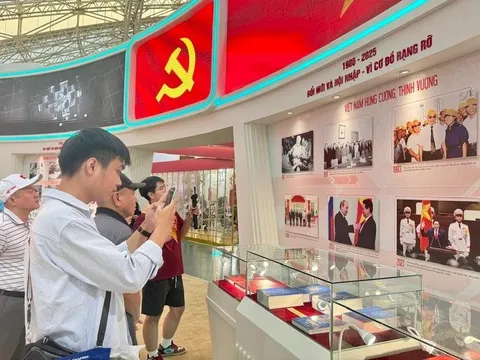 Triển lãm về thành tựu đất nước đón hơn 1 triệu lượt khách chỉ trong 3 ngày đầu