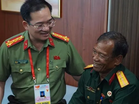 Cựu chiến binh xúc động khi được Công an Hà Nội hỗ trợ tham dự A80