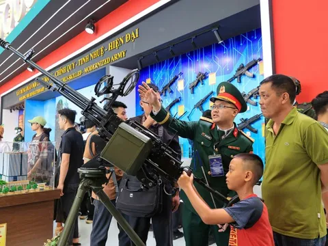 Hàng trăm nghìn khách tham quan đến với Triển lãm Thành tựu đất nước