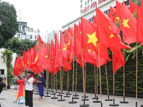 TPHCM rực rỡ sắc cờ, chào mừng 80 năm Cách mạng tháng Tám và Quốc khánh 2/9