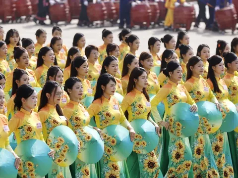 Phụ nữ Việt Nam duyên dáng tại Lễ diễu binh, diễu hành kỷ niệm 80 năm Quốc khánh