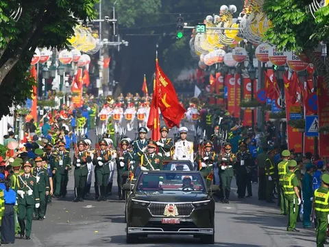 Xe điện Việt kiêu hãnh trong đội hình diễu binh 2/9: Khoảnh khắc tự hào không thể quên