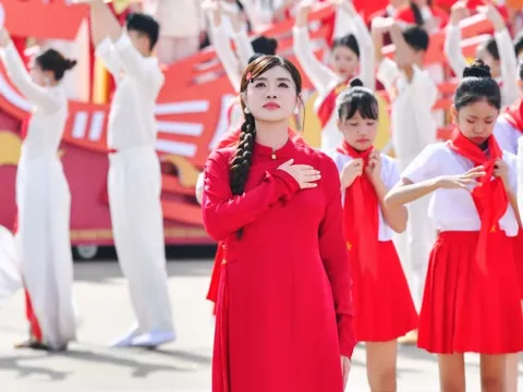 Sao mai Nguyễn Thu Hằng kể tim đập bồi hồi, khóe mắt rưng rưng khi hát ở Lễ kỷ niệm 80 năm Quốc khánh 2/9