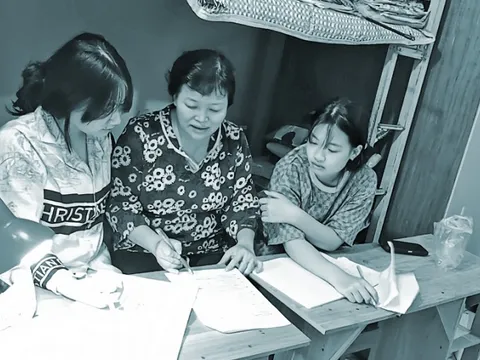 Cô giáo không bục giảng dạy học bằng trái tim