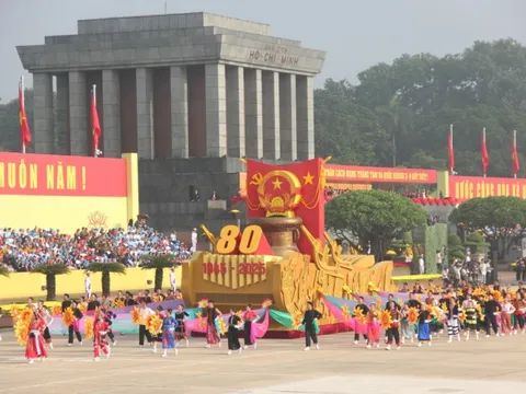 “Điềm báo mệnh trời” và “Tiếng hát non sông“: Chùm thơ dâng Tổ quốc nhân dịp 80 năm Quốc khánh