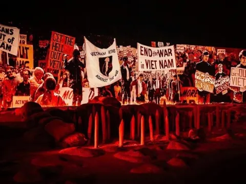 Triển lãm “95 năm Cờ Đảng soi đường“: Kể lịch sử dân tộc bằng ngôn ngữ sáng tạo