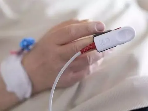 Người đàn ông 46 tuổi tử vong sau khi ăn thịt thừa để trong tủ lạnh