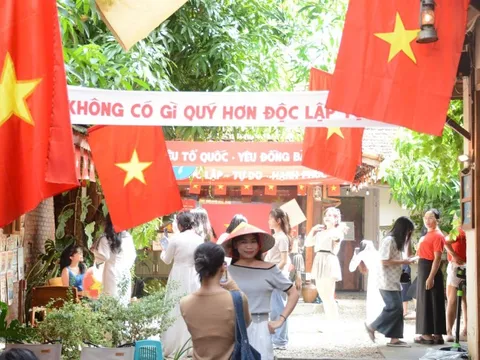 Du khách nô nức đến miền Trung trong kỳ nghỉ lễ Quốc khánh 2/9