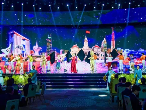 Rực rỡ 'Đêm Việt Nam' - Nơi 'Dòng chảy tinh hoa' hội tụ