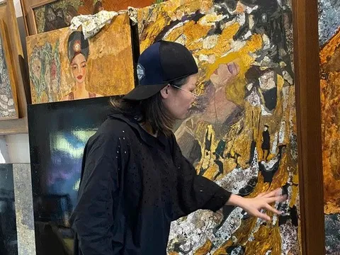 Người đàn bà vẽ