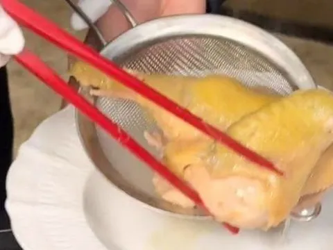 Khách ăn nửa con gà hết 7 triệu đồng: Phía nhà hàng giải thích