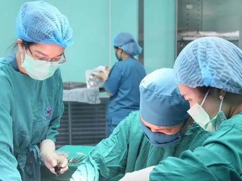 Người phụ nữ 22 tuổi nhập viện cấp cứu với vùng kín biến dạng